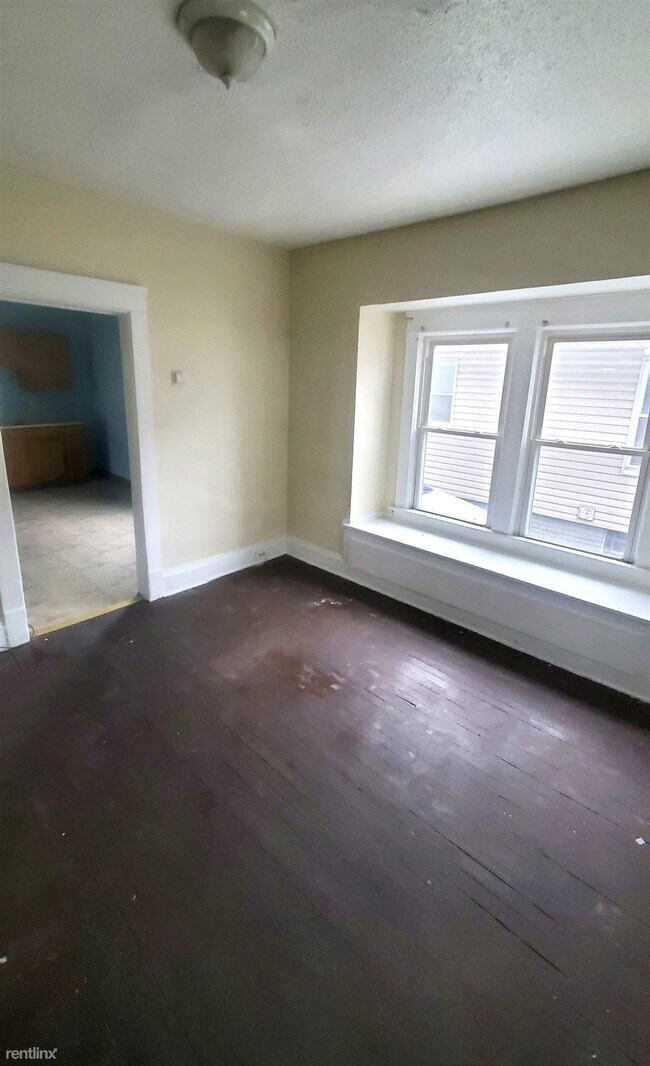Building Photo - 3 br, 1 bath Duplex - 10518 Crestwood Aven...