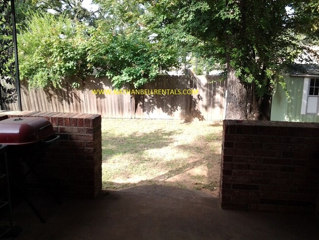 Building Photo - 3 bedroom 2 bath