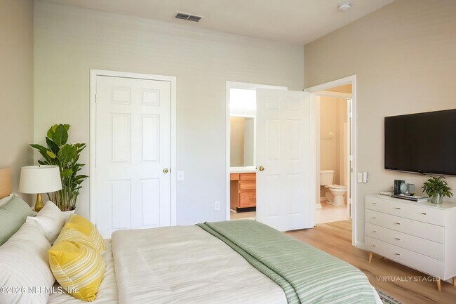 Building Photo - 10550 Baymeadows Rd