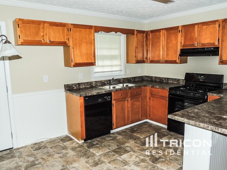 Building Photo - 89 Village Dr
