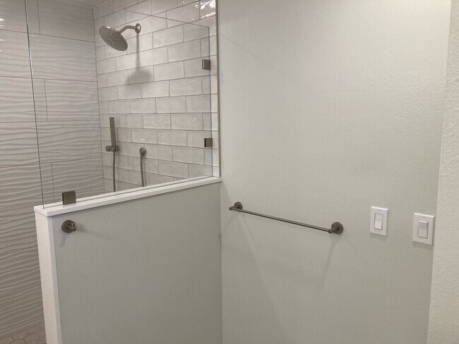 Building Photo - 212 S Dakota Ave