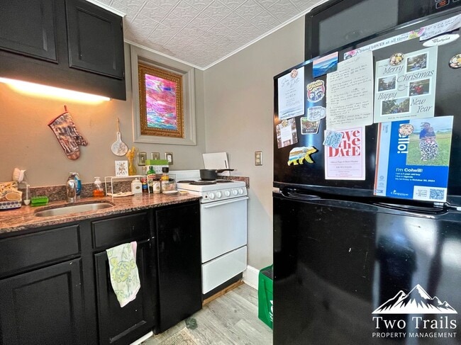 Building Photo - BEAUTIFUL DOWNTOWN CONDO WITH MOUNTAIN VIEWS