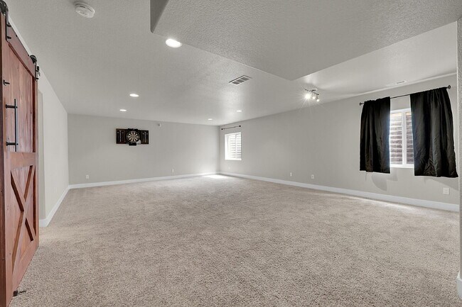 Building Photo - $3,150 - 5 Bed, 3 Bath Home in CO Springs ...