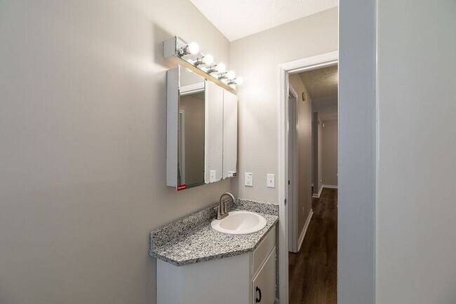 Building Photo - 110 Upland Ct