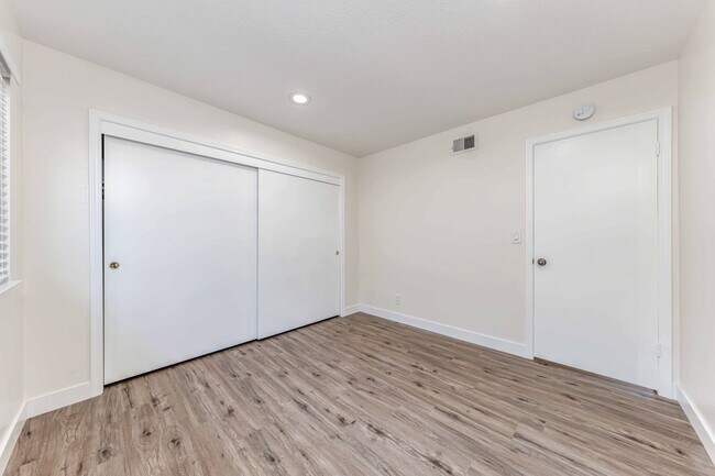 Building Photo - Spacious Single-Family Home with Yard!