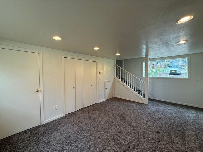 Building Photo - Great South Hills Location