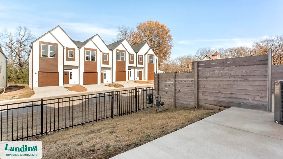 Building Photo - 3401 Redbud Ln