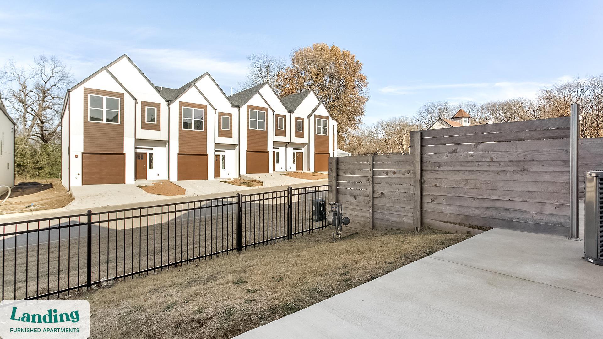 Building Photo - 3401 Redbud Ln