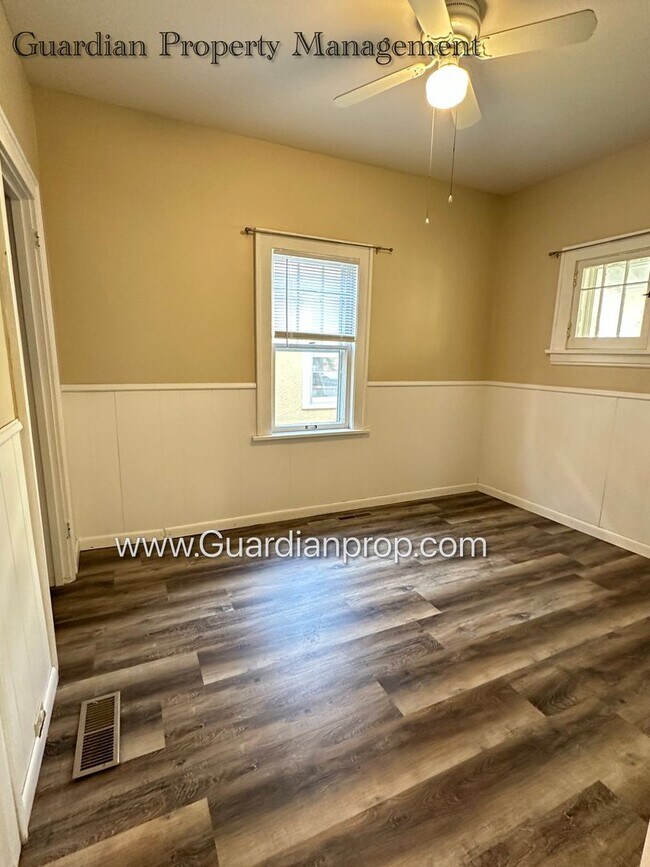 Building Photo - South Minneapolis SFH, Fenced Yard, 1 Car Garage, Dishwasher, Laundry, October Availability