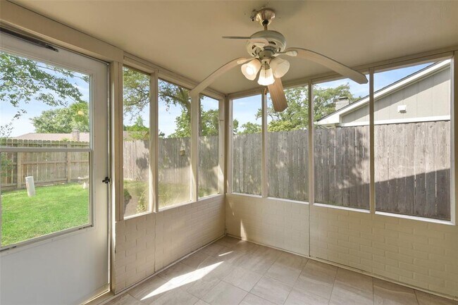 Building Photo - 15823 Fox Springs Dr