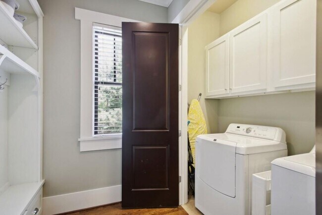 Building Photo - 519 N Highland Ave NE