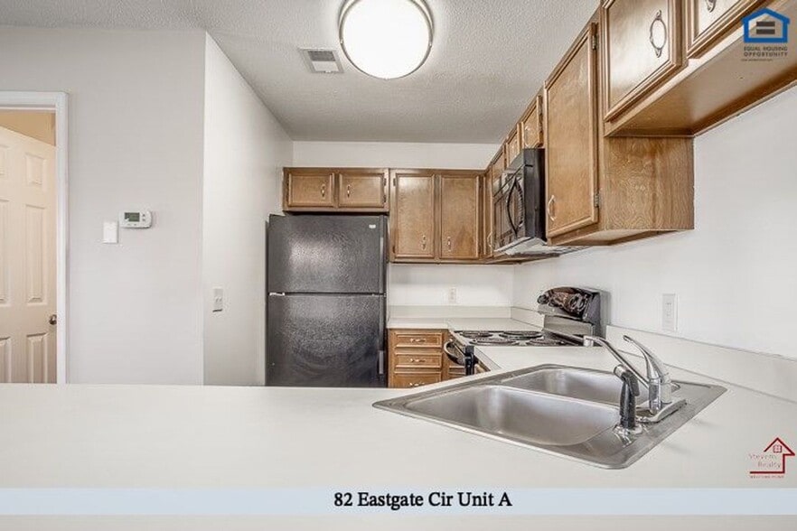 Building Photo - 82 Eastgate Cir