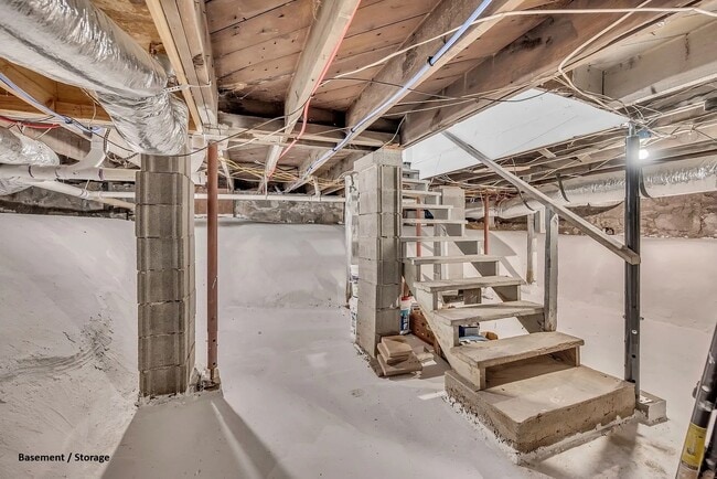 Building Photo - 1514 Sweetbriar Ave