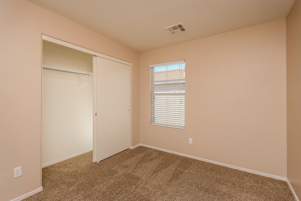 Building Photo - 14844 W Columbine Dr