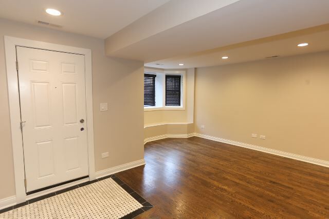 Building Photo - 1218 W Diversey Pkwy