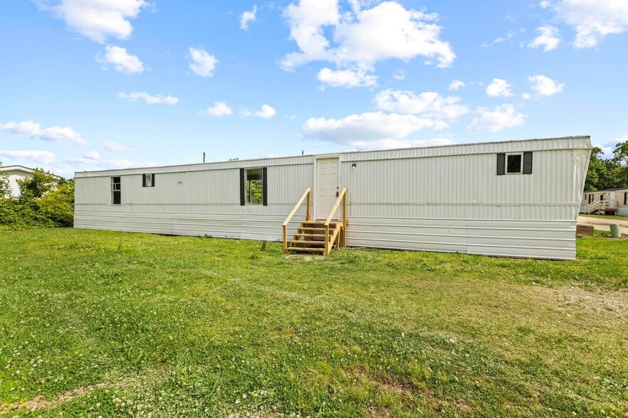 Building Photo - 3765 Burgaw Hwy