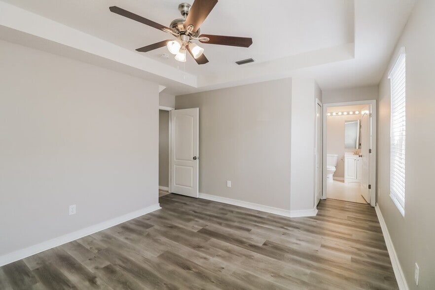 Building Photo - 10430 Blackmore Dr