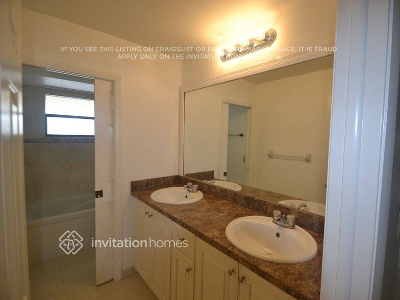 Building Photo - 5016 NW 66th Dr