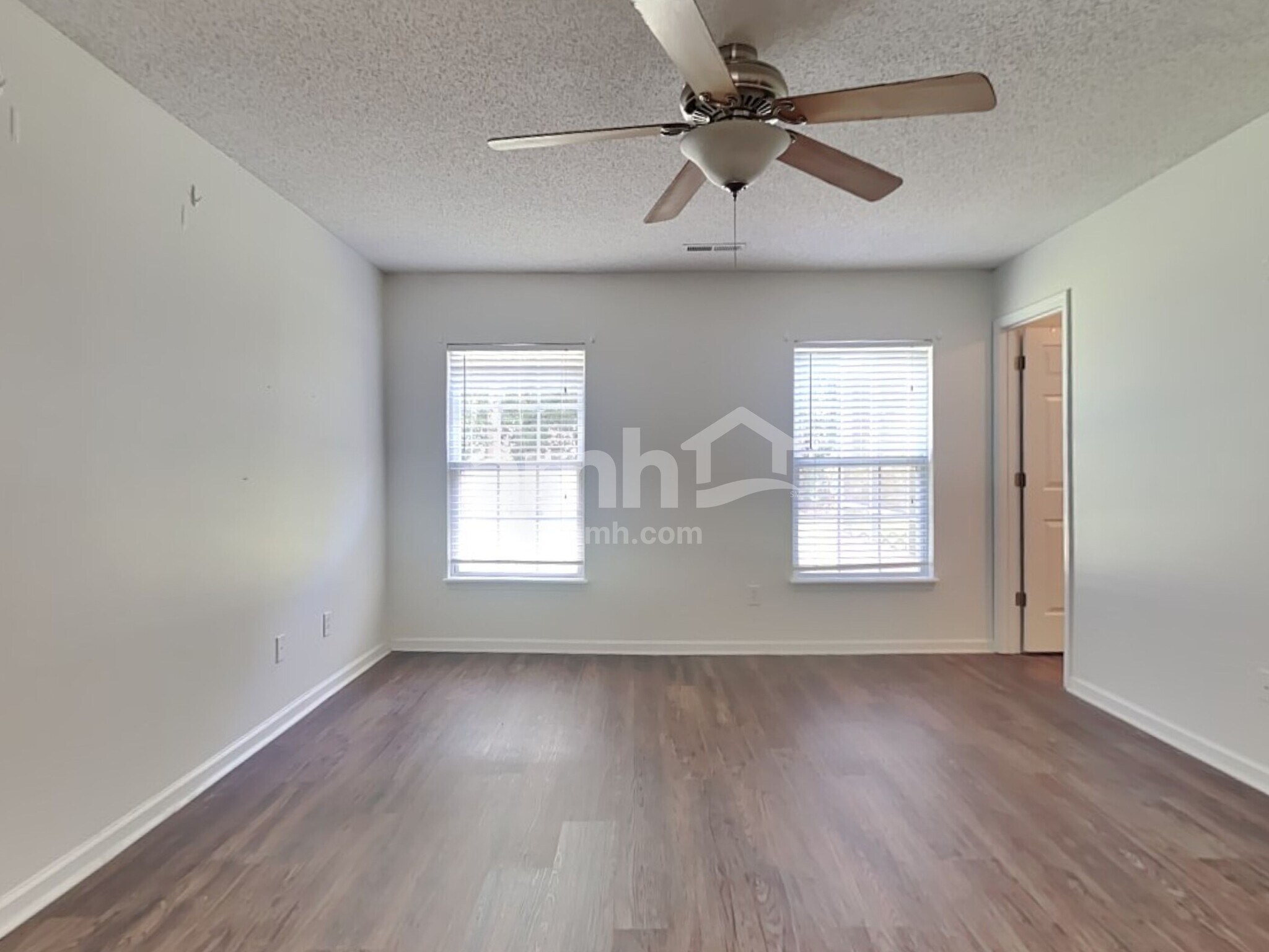 Building Photo - 4987 Harthill Ave