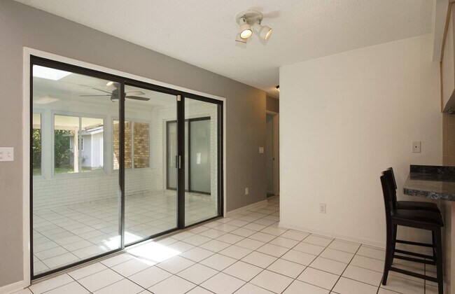 Building Photo - 211 Brian Cir