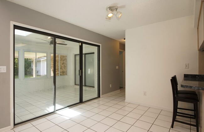 Building Photo - Great Location in Mary Esther