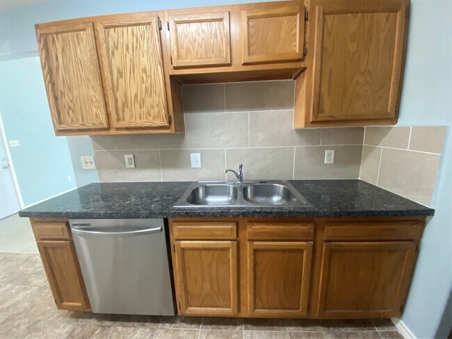 Building Photo - 10662 Royal York Dr