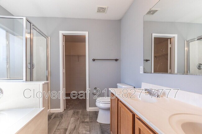 Building Photo - 5818 Sherbrooke Oak