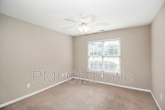 Building Photo - 2510 S Ridge Ave
