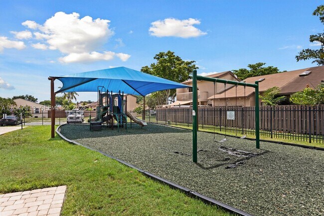 Building Photo - 2025 SW 82nd Ave