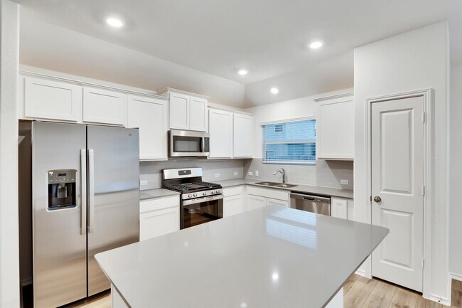 Building Photo - 113 River Rise Rd