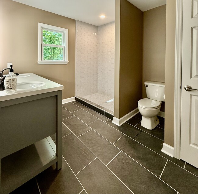 Building Photo - 5635 Falkirk Dr