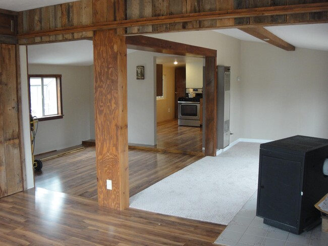Building Photo - 205 Sioux Trail