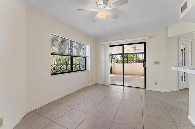 Building Photo - 3 Uno Lago Dr