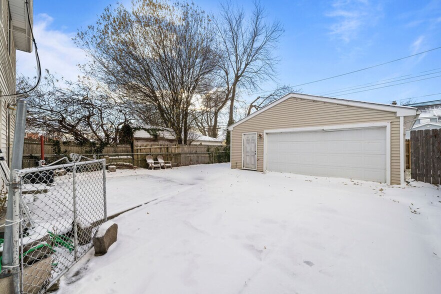 Building Photo - 612 Starin Ave