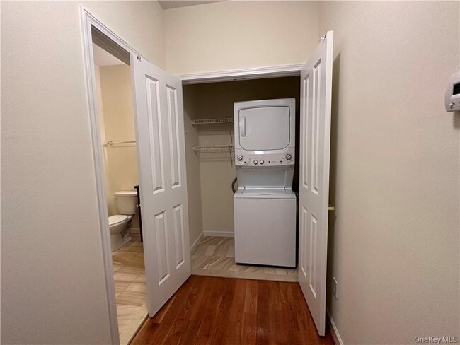 Building Photo - 77 Quaker Ave