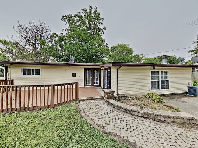 Building Photo - 778 N Elmwood Dr