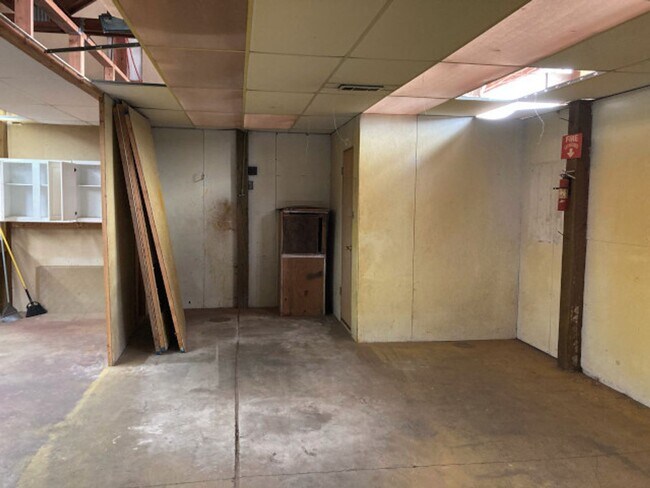 Building Photo - Green Acres Split Level