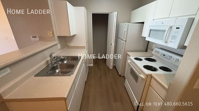 Building Photo - 3302 N 7th St