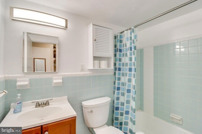 Building Photo - 2710 Macomb St NW