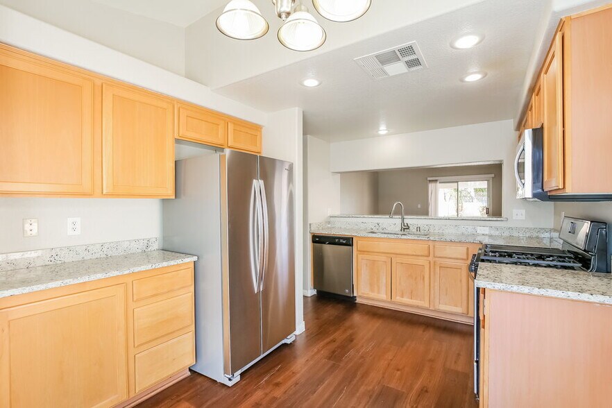 Building Photo - 3110 De Vinci Ct