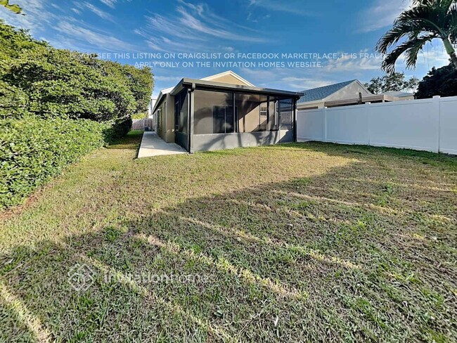 Building Photo - 7215 SW 42nd Ct