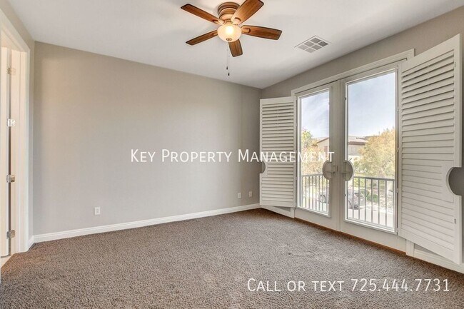 Building Photo - 4 BEDROOM 4.5 BATH MOUNTAINS EDGE REMODELE...