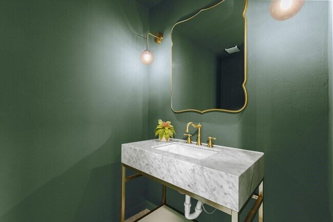 Building Photo - 2155 Hickory Trce