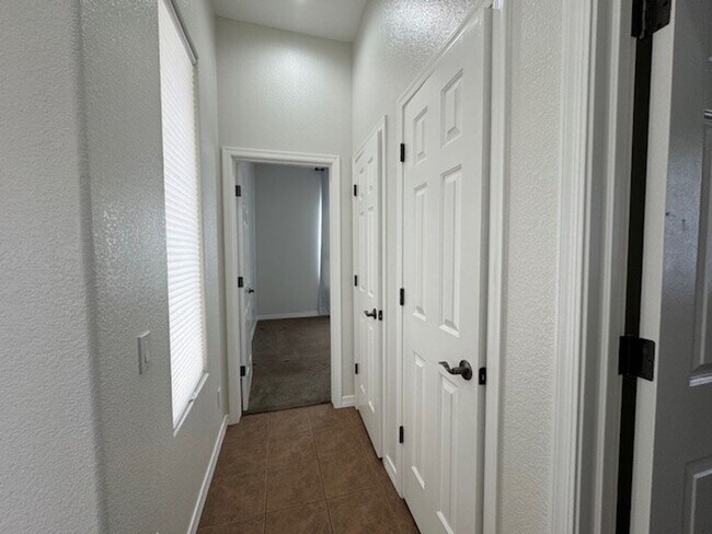 Building Photo - 3 BR on the GOLF COURSE with POOL-Laughlin Ranch with views