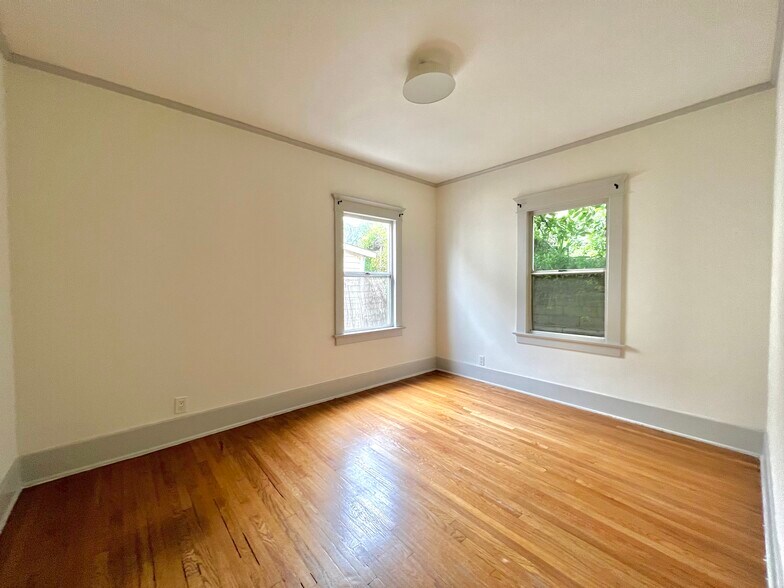 Building Photo - 1343 Portia St