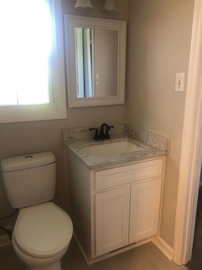 Building Photo - Lovely Brick Ranch Home in Monroe