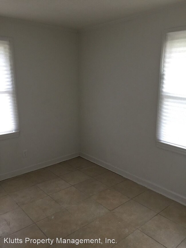 Building Photo - 3 br, 1 bath House - 2109 Double Oaks Road