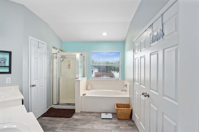 Building Photo - "FREE 2 WEEKS RENT! Spacious 4-Bedroom Oasis with 3.5 Baths at Harker Heights - 3,070 Sq Ft of Co...