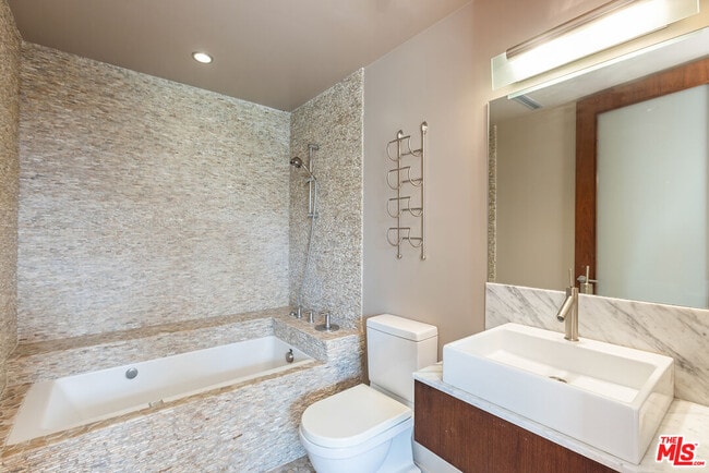 Building Photo - 8460 Harold Way