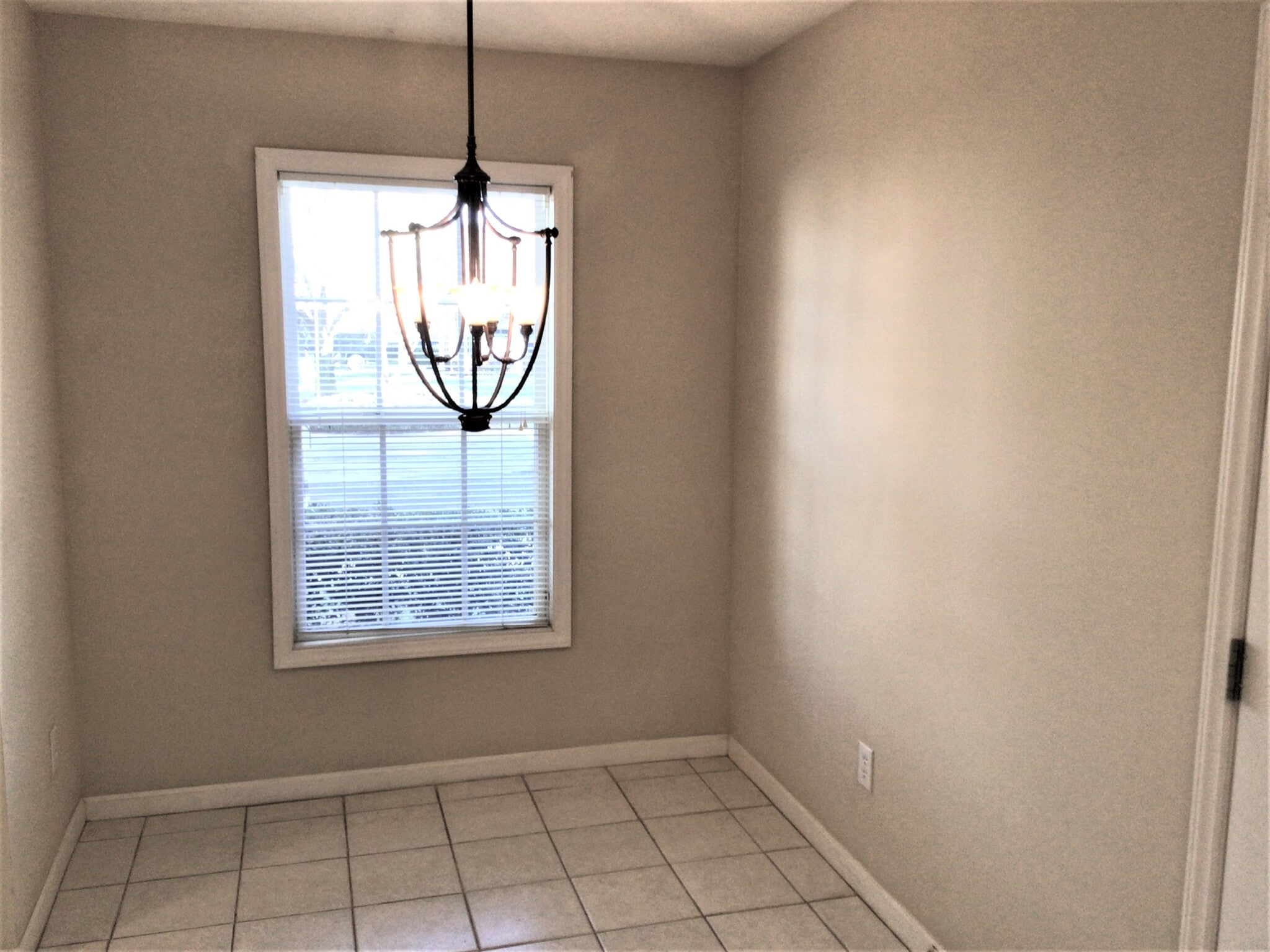 Building Photo - 5470 Regent Village Dr